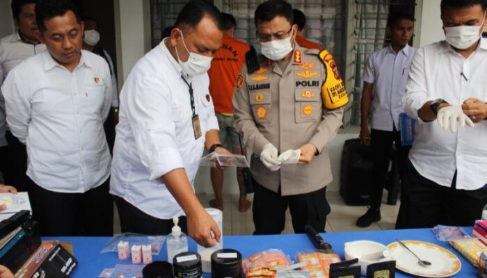 Polisi Gerebek Rumah Di Medan Perjuangan