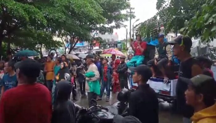 Tuntut Ganti Rugi Reklamasi, Nelayan Pancang Ambai Demo Pelindo
