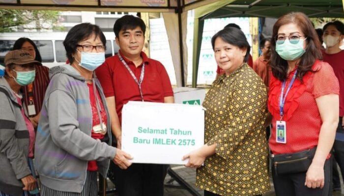 Jelang Tahun Baru Imlek 2024, Grup Musim Mas Salurkan 350 Paket Sembako Gratis