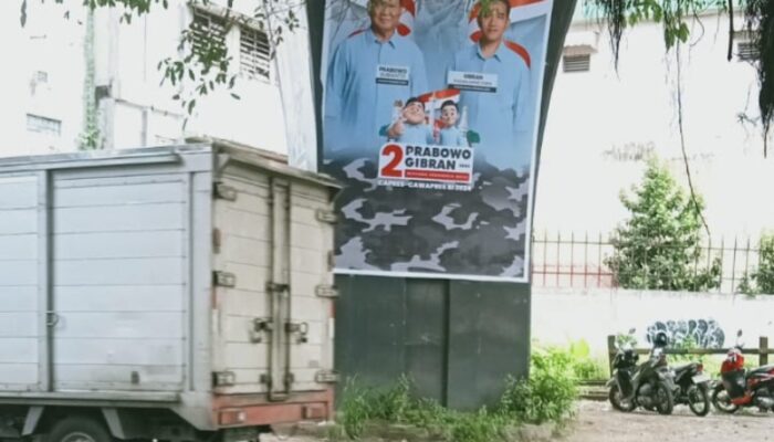Poster Prabowo-Gibran Rusak Sarana Transportasi Publik