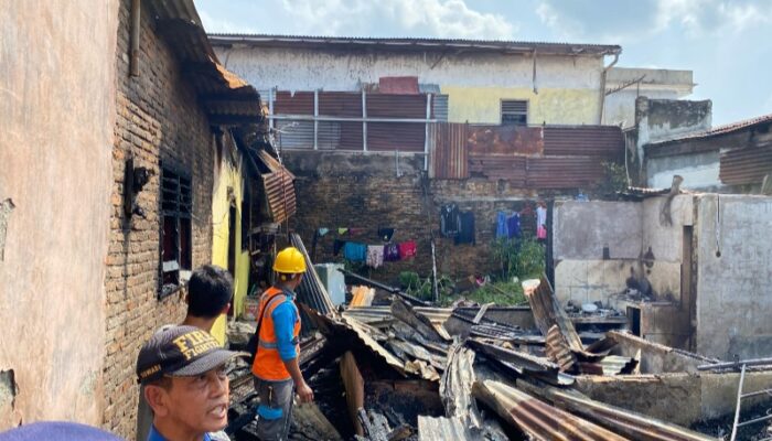 Lima Rumah Terbakar Di Megawati