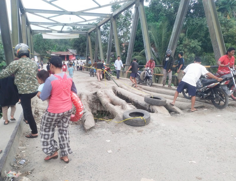 Kala Jembatan Titi Besi Berubah Jadi Titi Kelapa