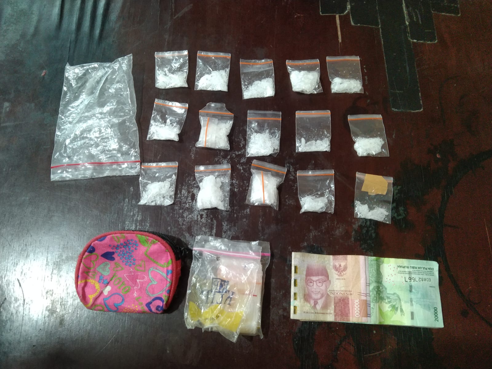 Barbuk 41,24 Gram Sabu Antar SP Berurusan Dengan Polisi Barbuk 41,24 Gram Sabu Antar SP Berurusan Dengan Polisi