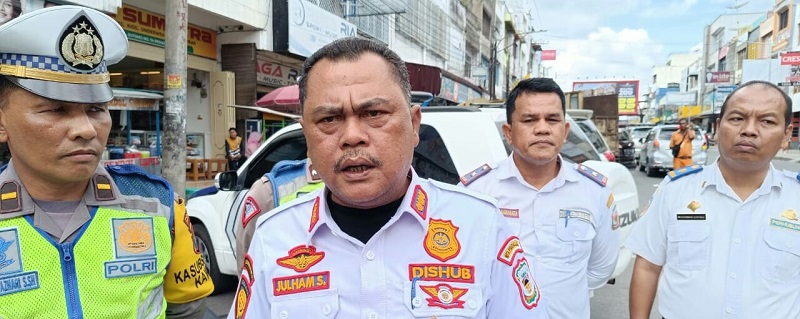Kadishub P.Siantar Tidak Mengerti Ada Protes Larangan Parkir Depan Rumdis Kapolres Kadishub P.Siantar Tidak Mengerti Ada Protes Larangan Parkir Depan Rumdis Kapolres