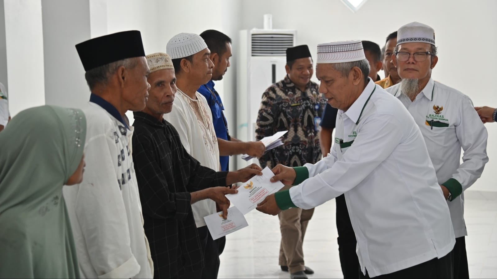 Baznas Padangsidimpuan Salurkan ZIS Rp127 Juta Baznas Padangsidimpuan Salurkan ZIS Rp127 Juta