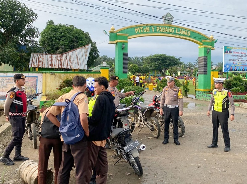 Polres Palas Amankan Puluhan Sepeda Motor Knalpot Brong Polres Palas Amankan Puluhan Sepeda Motor Knalpot Brong