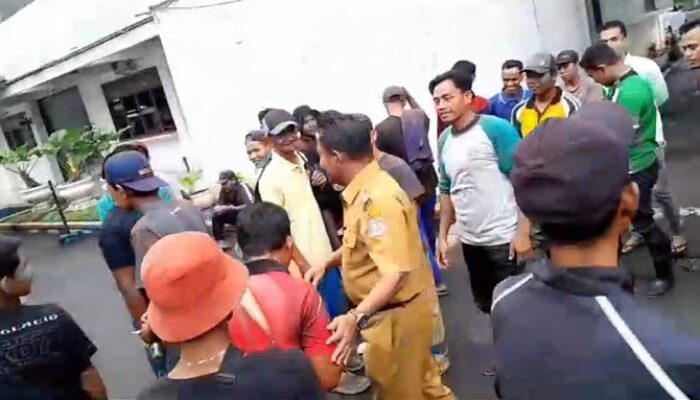 Puluhan Petugas Kebersihan Demo Pemko Binjai