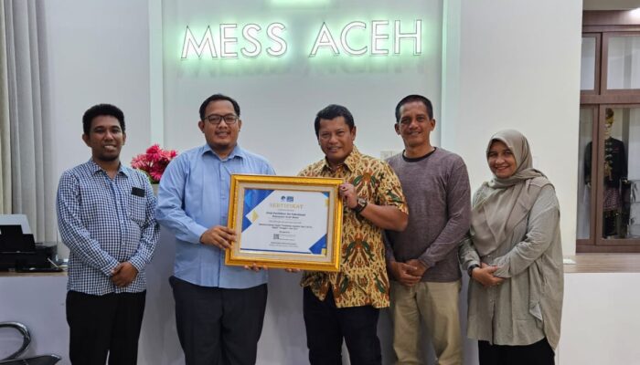Disdikbud Aceh Besar Terima Penghargaan Kemenkominfo