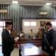 Pj Bupati Drs.Syakir.M.Si melantik Penjabat Sekdakab Aceh Tenggara, Yusrizal, ST. Waspada/Ist
