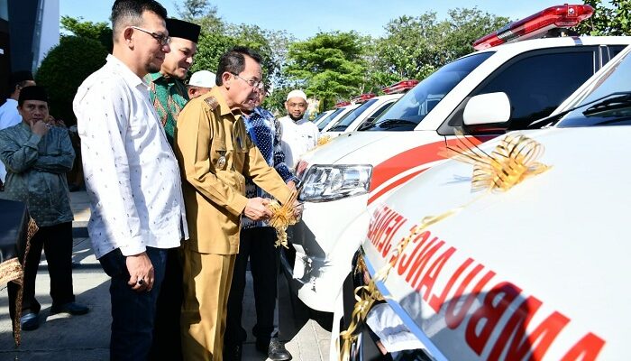 Pj Wali Kota Serahkan Lima Ambulans Jenazah