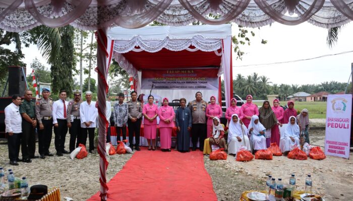 Kapolres Santuni Jompo Dan Warakauri Di Polsek Barumun Tengah
