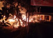 Dua Rumah Warga Ludes Terbakar
