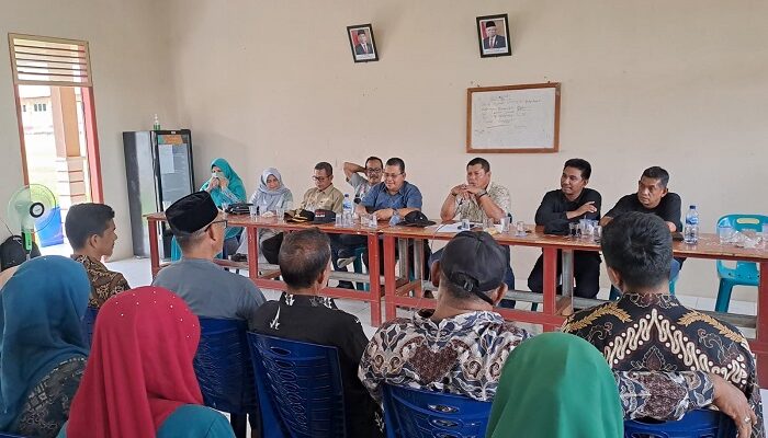 Kadisdikbud Aceh Besar Temu Ramah Dengan GTK Dan Masyarakat Pulo Aceh
