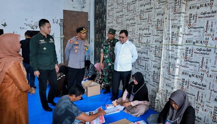 Pj Bupati Pantau Pelipatan Kertas Suara 