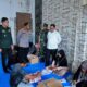Pj Bupati Aceh Barat Mahdi Efendi bersama Forkopimda lainnya melakukan peninjauan Gudang logistik pemilu, Jumat (12/1).(Waspada/Ist)
