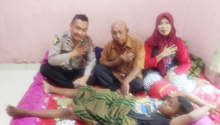 Kisah Aiptu Joni ‘Bergerilya’ Sunat Gratis Anak Kurang Mampu
