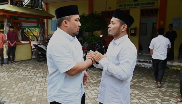 Pj Bupati Aceh Besar Serahkan Bantuan Kepada Dayah Babul Maghfirah