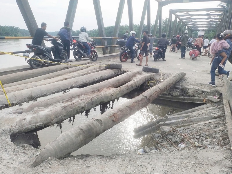 Kala Jembatan Titi Besi Berubah Jadi Titi Kelapa