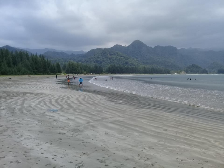 Suasana pantai Riting Leupung, Aceh Besar. (Waspada/Ist)