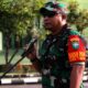 Dandim 0104/Aceh Timur, Letkol Inf Tri Purwanto, S.I.P saat memimpin apel gelar pasukan dalam rangka kesiapan pengamanan Pemilu serentak 2024 di Lapangan Upacara Makodim setempat, Jumat (5/1). Waspada/dede