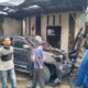 Dua rumah terbakar di Gampong Ulee Lueng, Kecamatan Darul Imarah, Kabupaten Aceh Besar, Rabu (24/1). Satu unit rumah musnah, juga dua sepeda motor ikut terbakar bersama satu unit mobil Fortune. (Waspada/Ist)