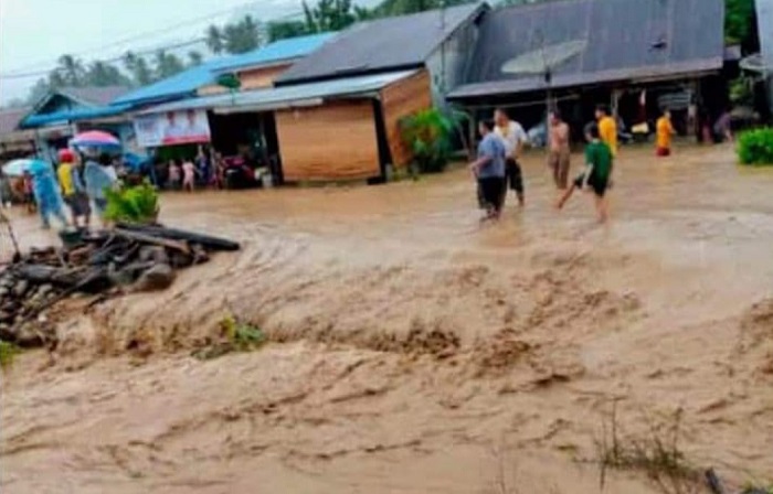 Rendaman banjir akibat meluapnya salah satu sungai di Kecamatan Angkola Tantom, Kabupaten Tapanuli Selatan (Waspada/Ist)