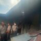 Personel Polsek Siantar Marihat melakukan olah tempat kejadian terbakarnya satu unit rumah milik korban Wilson Simanjuntak, 36, di Jl. Bunga Lawang, Kel. Nagahuta, Kec. Siantar Marimbun, Rabu (24/1) sekitar pukul 01:00 dinihari.(Waspada-Ist).