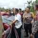 Kapolres Simalungun AKBP Choky Sentosa Meliala memimpin evakuasi korban kecelakaan maut di jalan umum P.Siantar - Raya, Rabu (24/1) siang.(Waspada/ist).