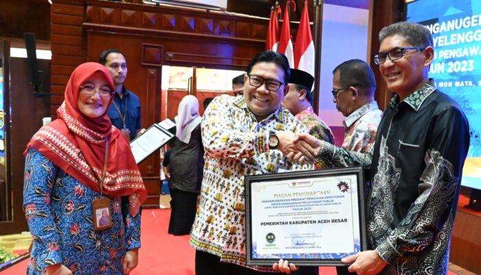 Perdana, Pemkab Aceh Besar Raih Penghargaan Pelayanan Publik Dari Ombudsman RI