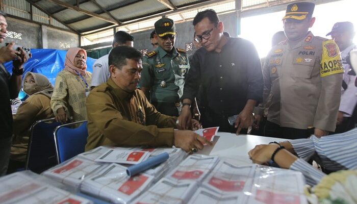 Pj Wali Kota Lhokseumawe Tinjau Penyortiran Dan Pelipatan Surat Suara