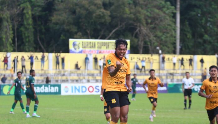 Traktor Kuning Deliserdang Gulingkan Persikab Bandung