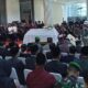 PJ Gubsu Hassanuddin menyampaikan sambutan pada upacara penghormatan mendiang Baskami Ginting di Gedung Paripurna DPRD Sumut, Sabtu (10/2). Waspada/Partono Budy