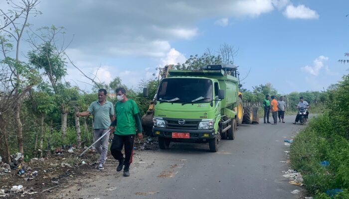 DLH Aceh Besar Lakukan Aksi Pungut Sampah Satu Jam Di Kajhu