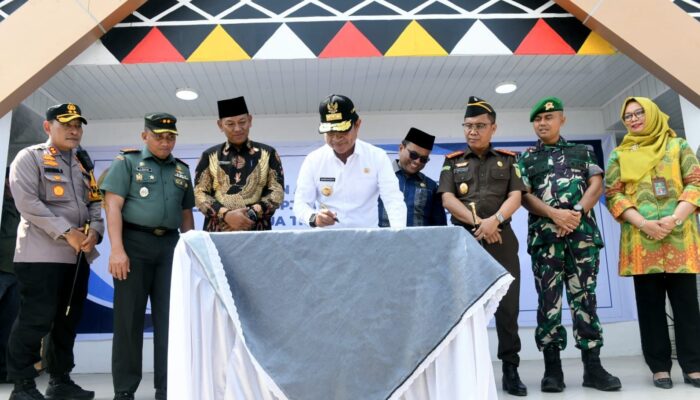 Pj.Gubsu Resmikan Alun-alun Padangsidimpuan
