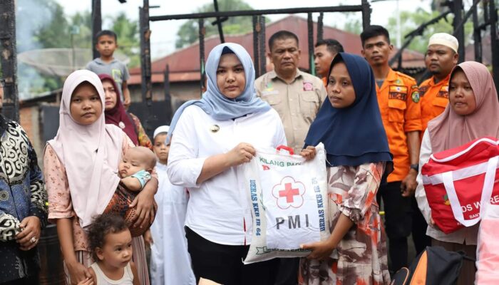 Wabup Madina Datangi Korban Kebakaran