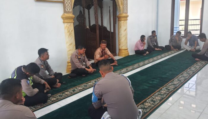 Kapolres Humbahas Binrohtal Di Masjid Al – Muhajirin