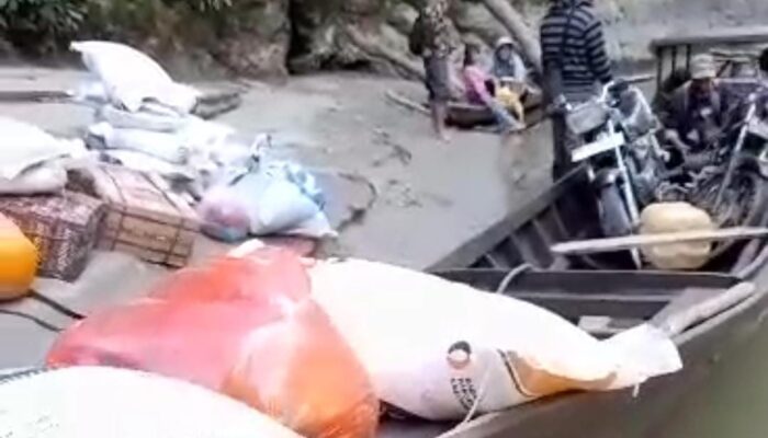 Boat Antar Cadangan Beras Pemerintah Kecelakaan