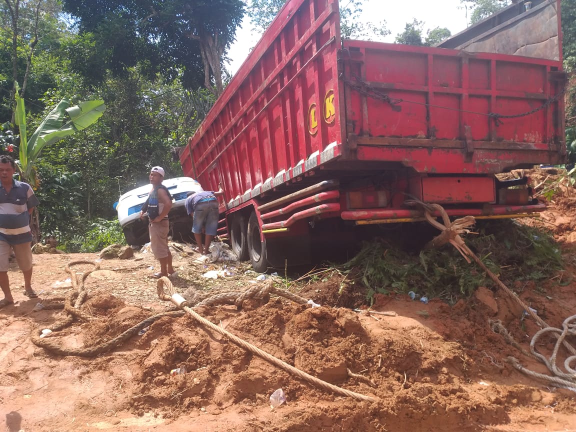 2 Alat Berat Evakuasi Korban Jalan Longsor Tarutung-Sibolga