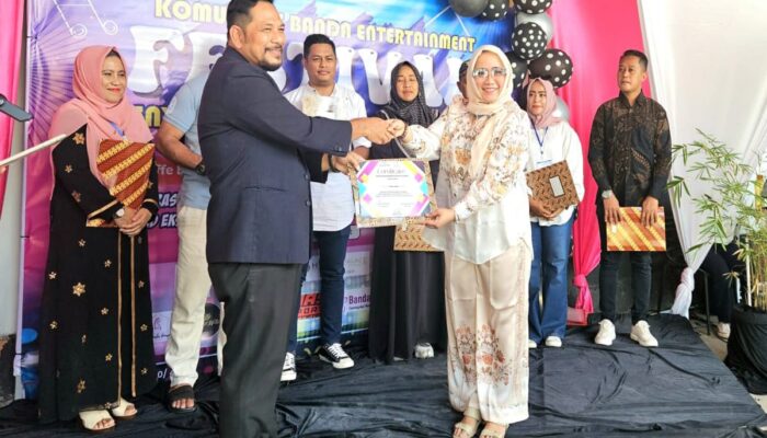 Puluhan Kontestan Ramaikan Festival Menyanyi Solo