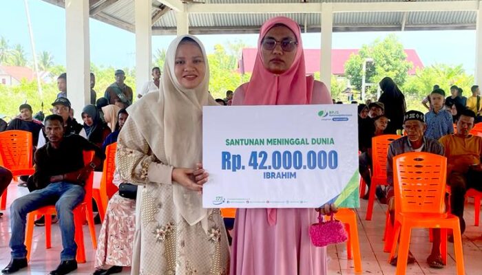 Donatur BPJS Ketenagakerjaan Rozaliana Bahagia Bisa Bantu Nelayan Miskin