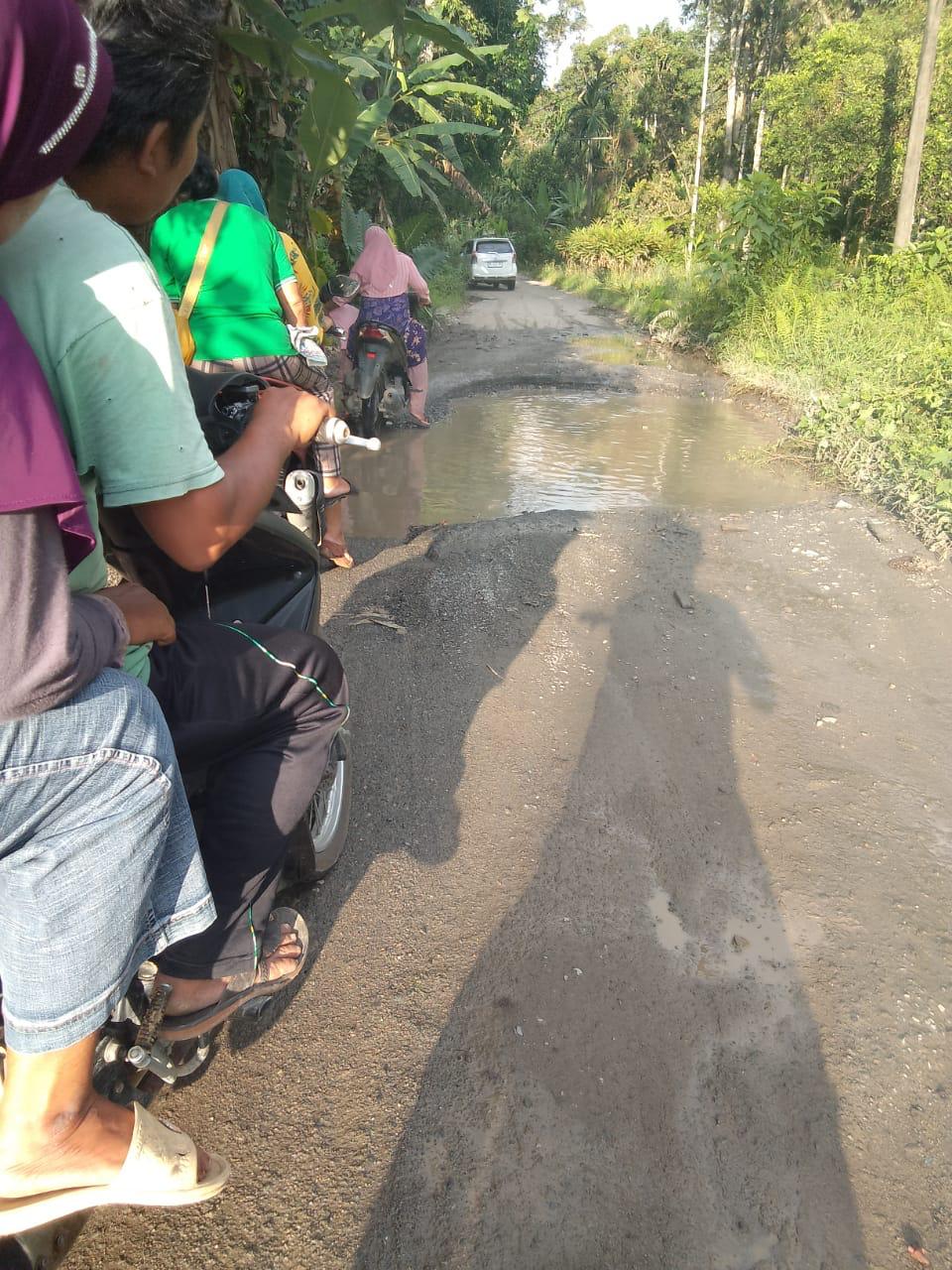 Pj Bupati Akui Kondisi Ruas Jalan Kabupaten Rusak Di Tapteng