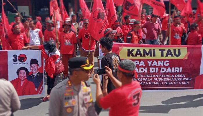 Buntut Pencabutan Bendera, Pengurus Dan Simpatisan PDIP Demo Kantor Bupati Dairi