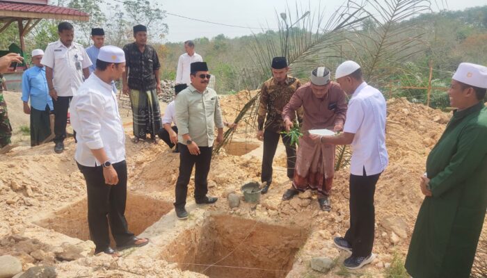 Abana Murdani Letakkan Batu Pertama Gedung Multiguna Dayah Huda