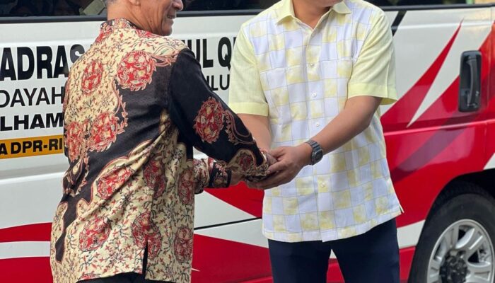 H Ilham Pangestu Beri Bantuan Bus Sekolah Ke MUQ Langsa