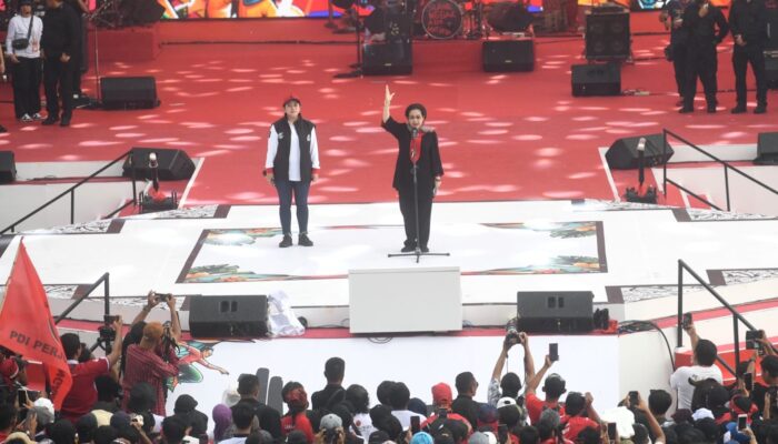 Orasi Di Hajatan Rakyat, Megawati Singgung Penggunaan Fasilitas Negara
