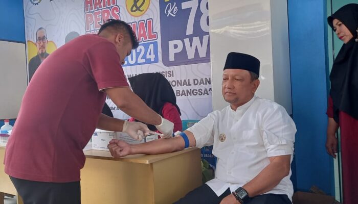 Peringati HPN Dan HUT PWI, Pj Bupati Aceh Tengah Donor Darah