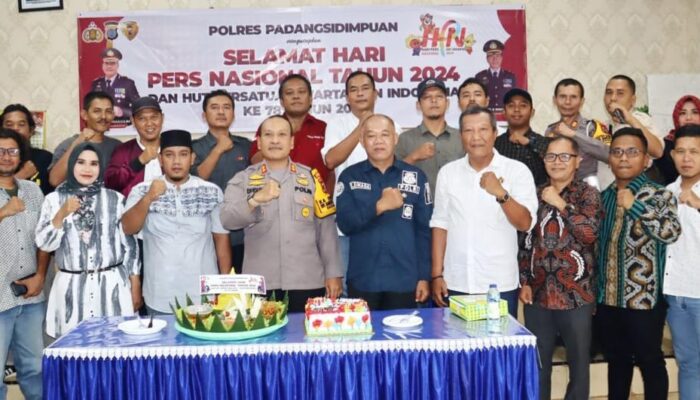 Hari Pers Nasional 2024, Kapolres Padangsidimpuan Beri Kejutan