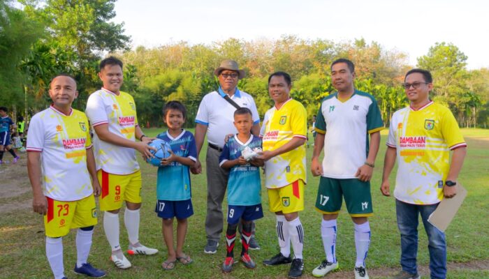 Anak Yatim Terima Hadiah Sepatu Bupati Sergai