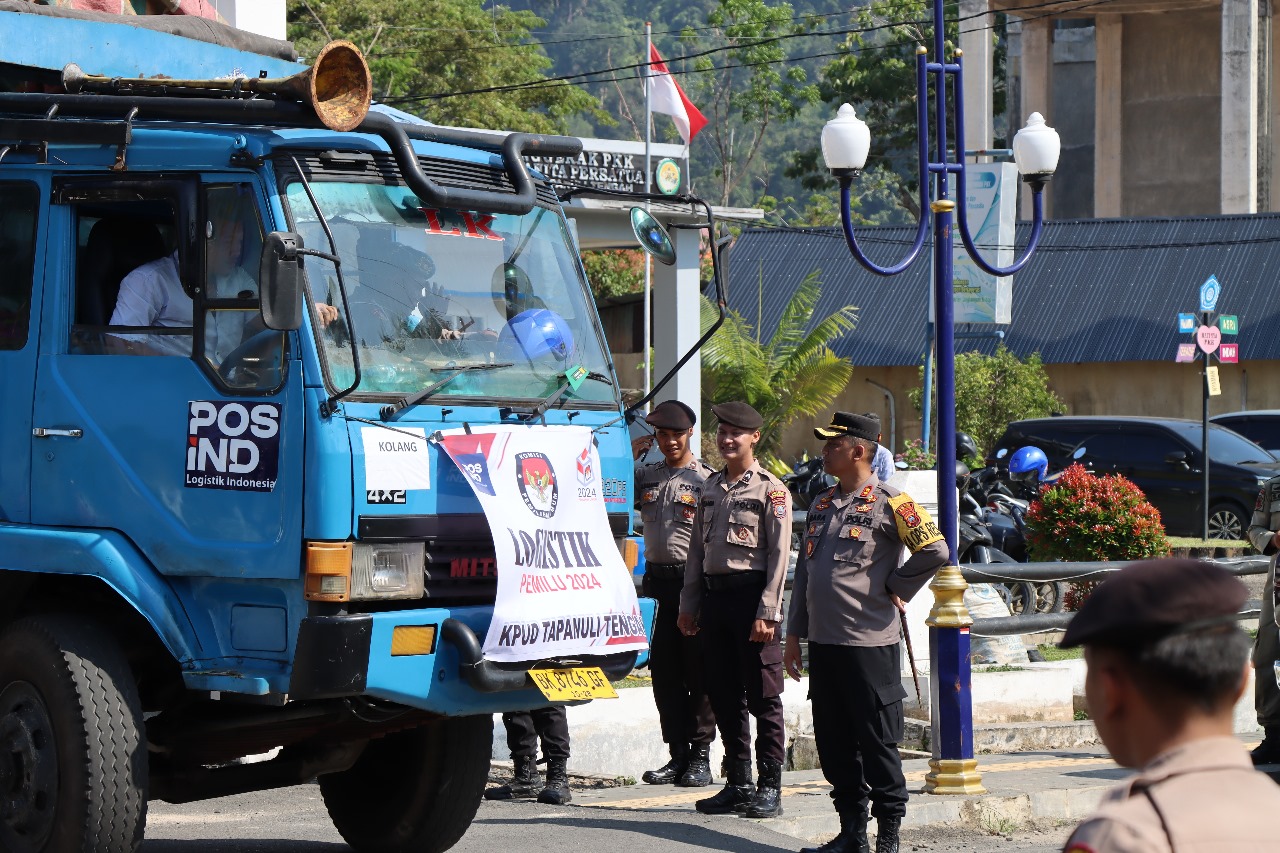 Polres Tapteng Kawal Pergeseran Logistik Pemilu ke TPS