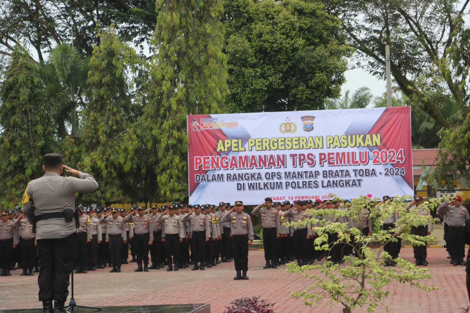 Kapolres Langkat Pimpin Apel Pergeseran Pasukan Pengamanan TPS 